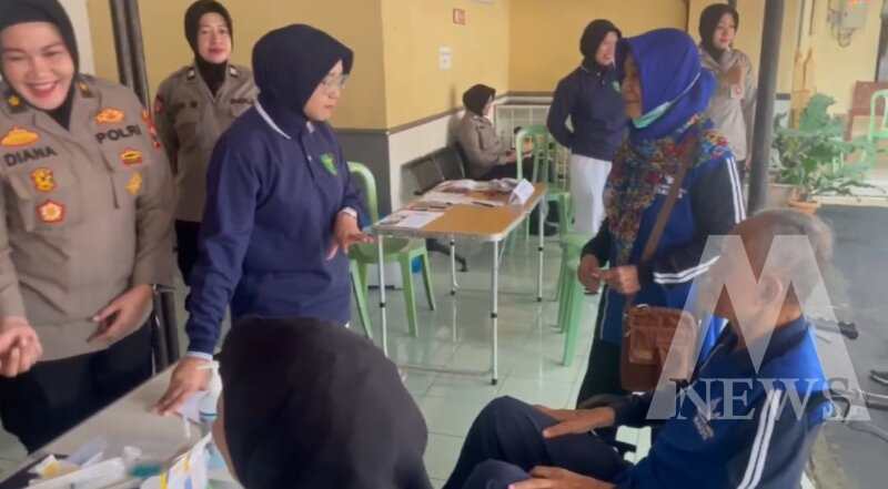 Polwan Polresta Malang Kota gelar Bakti Kesehatan untuk masyarakat