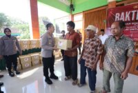 Kapolres Bojonegoro AKBP Afrian Satya Permadi saat Baksos