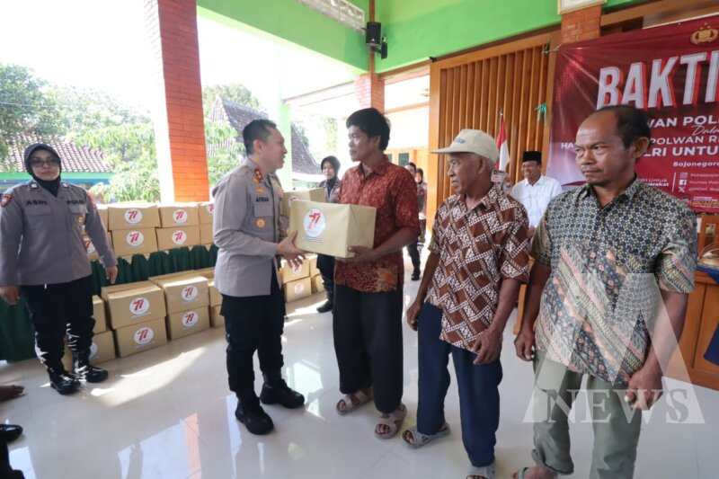 Kapolres Bojonegoro AKBP Afrian Satya Permadi saat Baksos