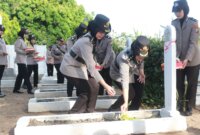 Polwan Polres Nganjuk Ziarah ke TMP Yudha Pralaya