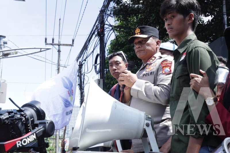 Kapolda Jatim Irjen Pol Drs. Nanang Avianto saat temui BEM Nusantara