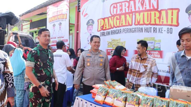 Kapolres Nganjuk AKBP Henri Noveri Santoso bersama Forkopimda gelar Gerakan Pangan Murah