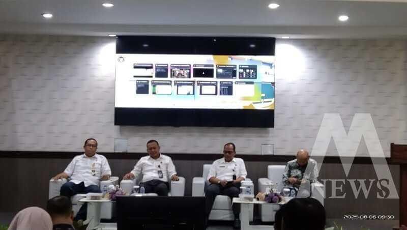 Kepala Biro OSDM Barantin : drh. Suwarno Tri Widodo, M.H.

Kepala BKHIT Jatim : drh. Hari Yuwono Ady, M.Si

Kepala Keasistenan Pemeriksaan Ombudsman Perwakilan Jawa Timur : Triyoga Muhtar  Habibi