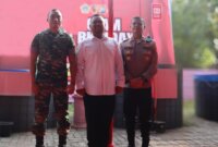 Kapolres Gresik AKBP Rovan Richard Mahenu bersama Danrem 0817 Gresik dampingi Bupati Gresik Gus Yani