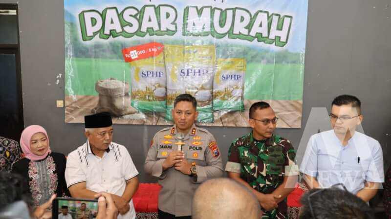 Kapolres Malang AKBP Danang Setiyo saat gerakan pangan murah