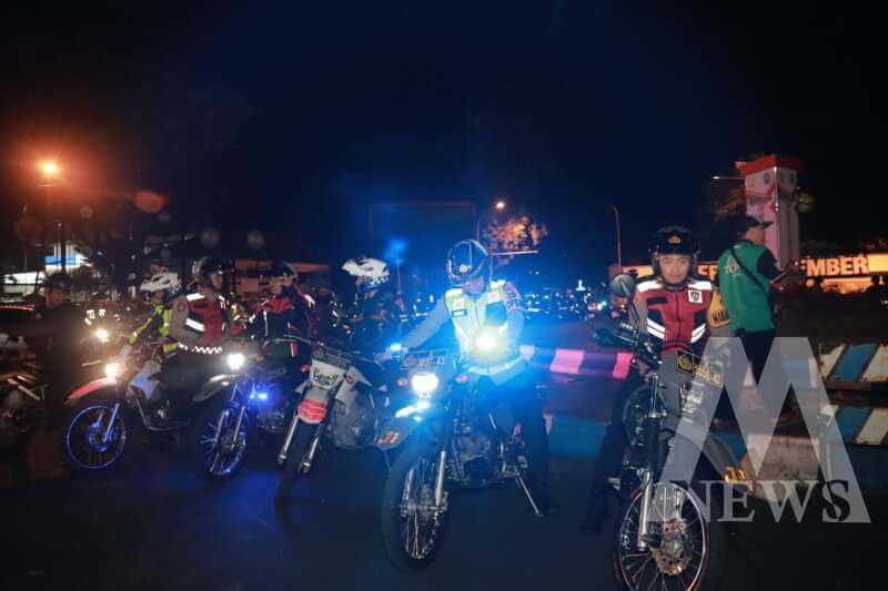 Kapolres Jember AKBP Bobby A. Condroputra saat patroli gabungan bareng TNI