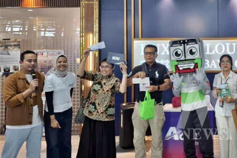 KAI Daop 8 Sapa Pelanggan di Hari Pelanggan Nasional