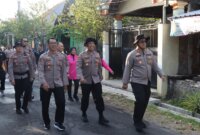 Kapolres Nganjuk AKBP Henri Noveri Santoso jalan sehat bareng anggota