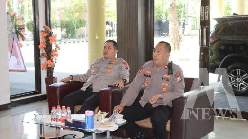 Kapolres Nganjuk AKBP Henri Noveri Santoso didampingi Wakapolres Kompol Andria Diana Putra