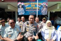 Dirlantas Polda Jatim Kombespol Iwan Saktiadi saat Baksos dan Bakkes