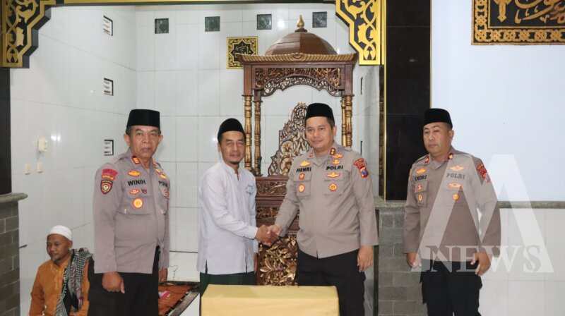 Kapolres Nganjuk AKBP Henri Noveri Santoso saat acara Safari Subuh