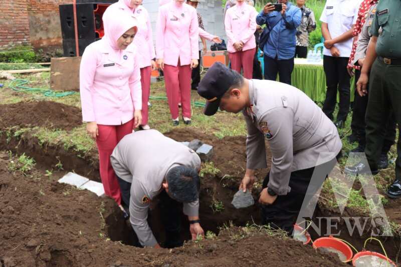 Polres Malang lakukan peletakan batu pertama bangun SPPG