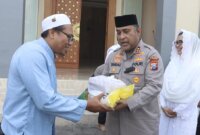 Kapolres Tuban AKBP William Cornelis Tanasale serahkan bantuan