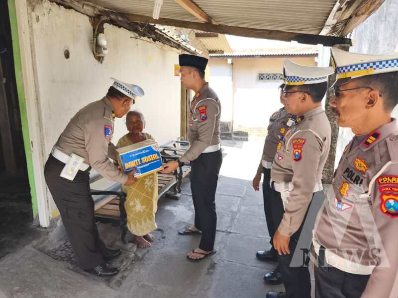 Satlantas Polres Nganjuk Gelar Bakti Sosial di HUT Lalulintas Bhayangkara