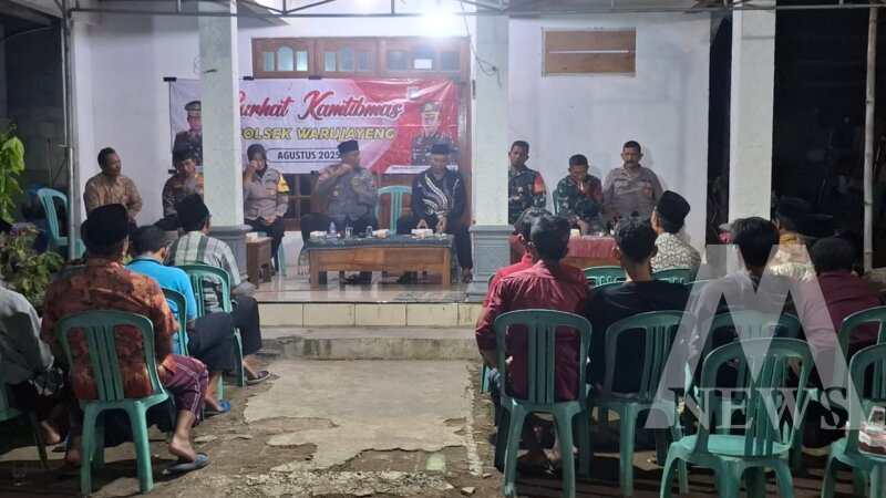 Kapolsek Warujayeng AKBP Lilik Suharyono saat Curhat Kamtibmas