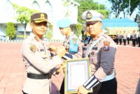 Kapolres Gresik AKBP Rovan Richard Mahenu apresiasi anggota berprestasi