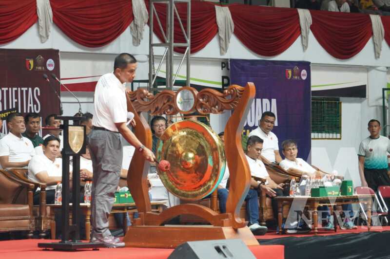 Danrem 084/BJ Brigjen TNI Danny Alkadrie Resmikan Open Turnamen Bola Voli