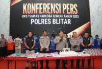Kapolres Blitar AKBP Arif Fazzlurahman didampingi Wakapolres Kompol Fadillah