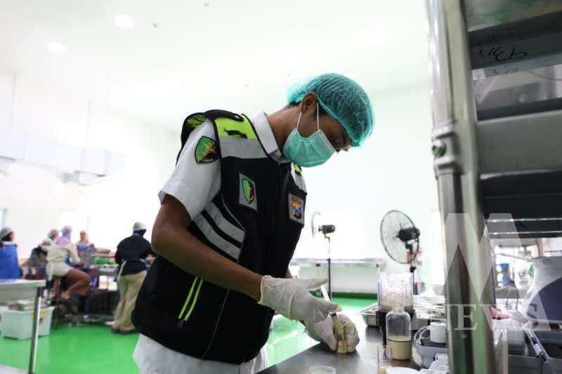 Tim Sidokkes Polres Tulungagung Uji Food Safety di SPPG