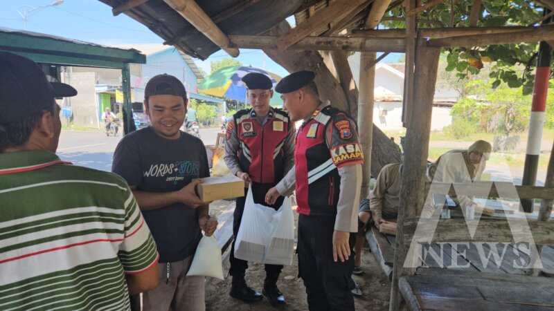 Polres Situbondo bagi nasi kotak program Pasabber