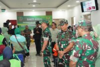 Danrem 084/BJ Brigjen TNI Danny Alkadrie dampingi Pangdam V/Brawijaya Mayjend TNI Rudy Saladin tinjau Baksos