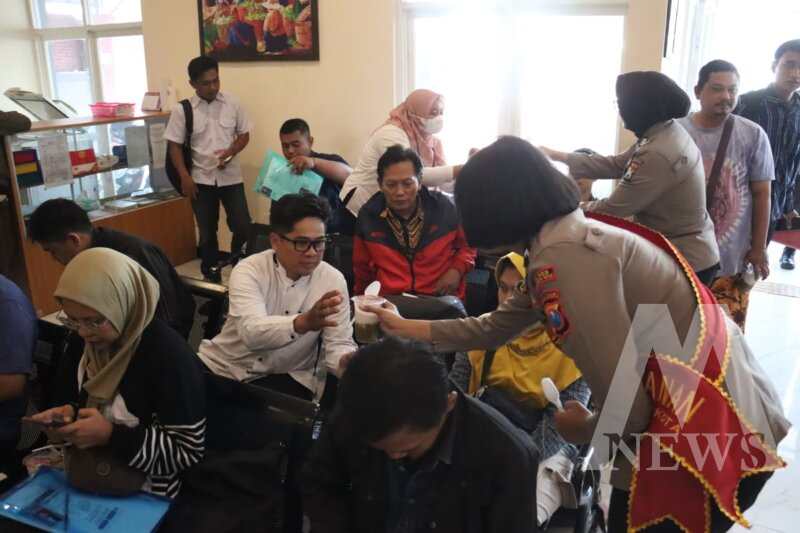 Polres Mojokerto Kota beri makanan gratis untuk pemohon SKCK