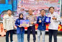 Satlantas Polres Bojonegoro bersama siswa UNUGIRI Bojonegoro