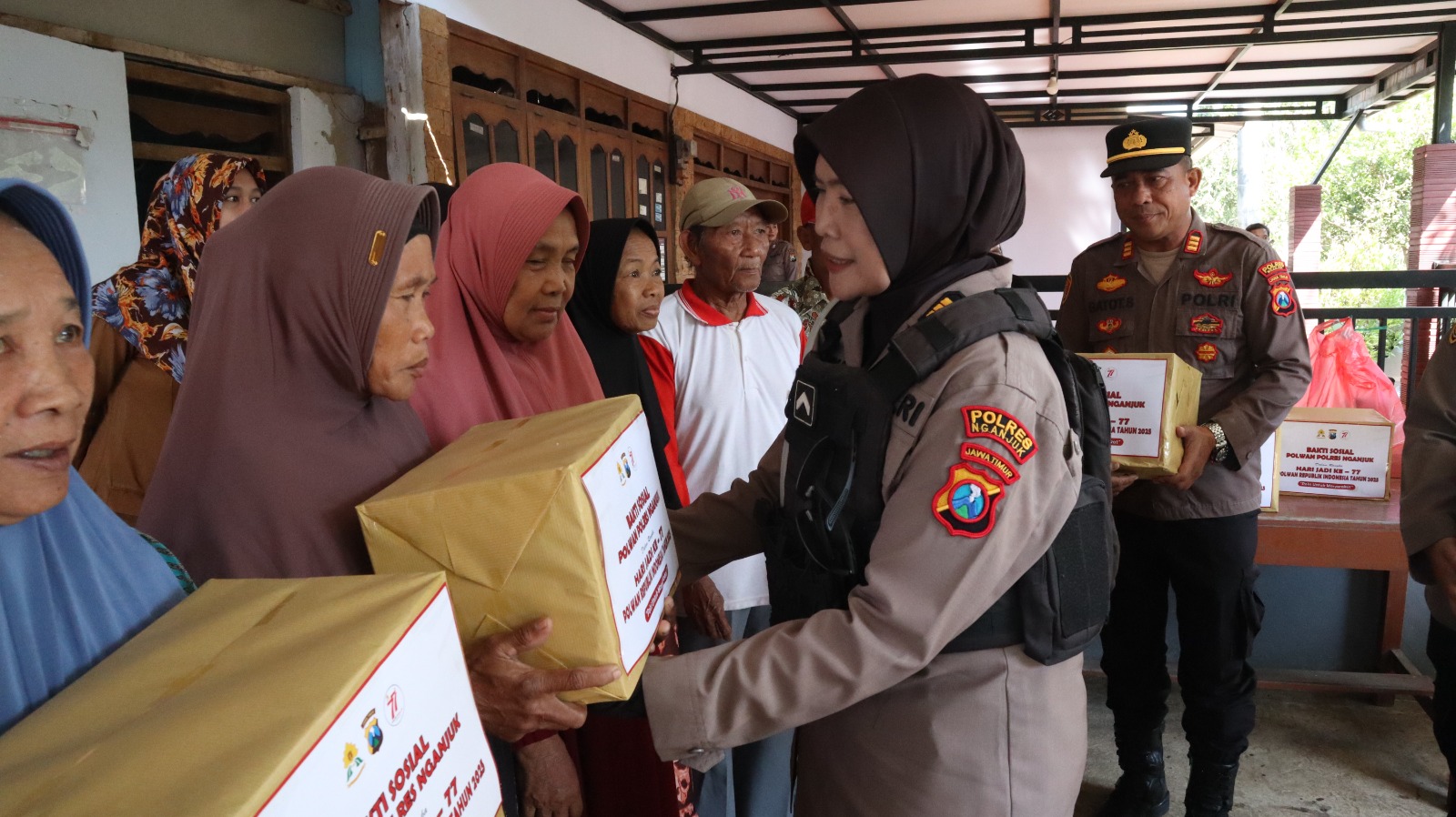 Polres Nganjuk gelar Bansos di HUT Polwan RI