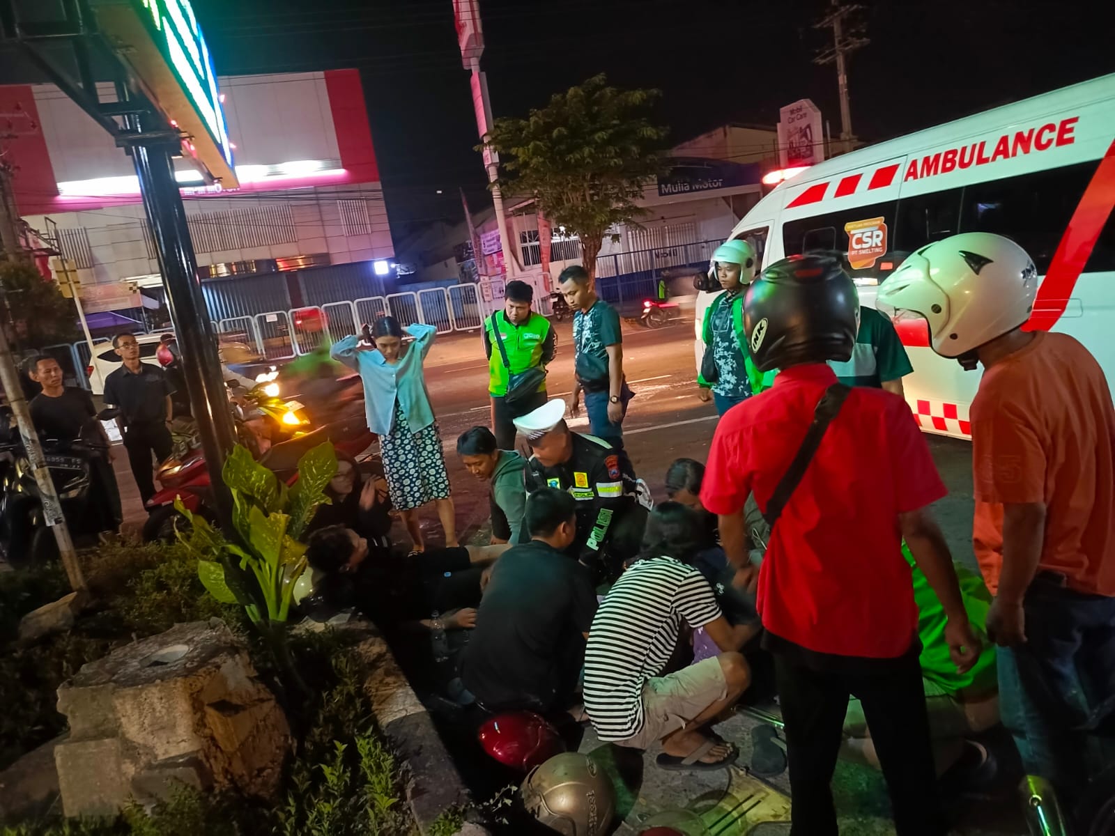 Satlantas Polres Gresik selamatkan korban kecelakaan