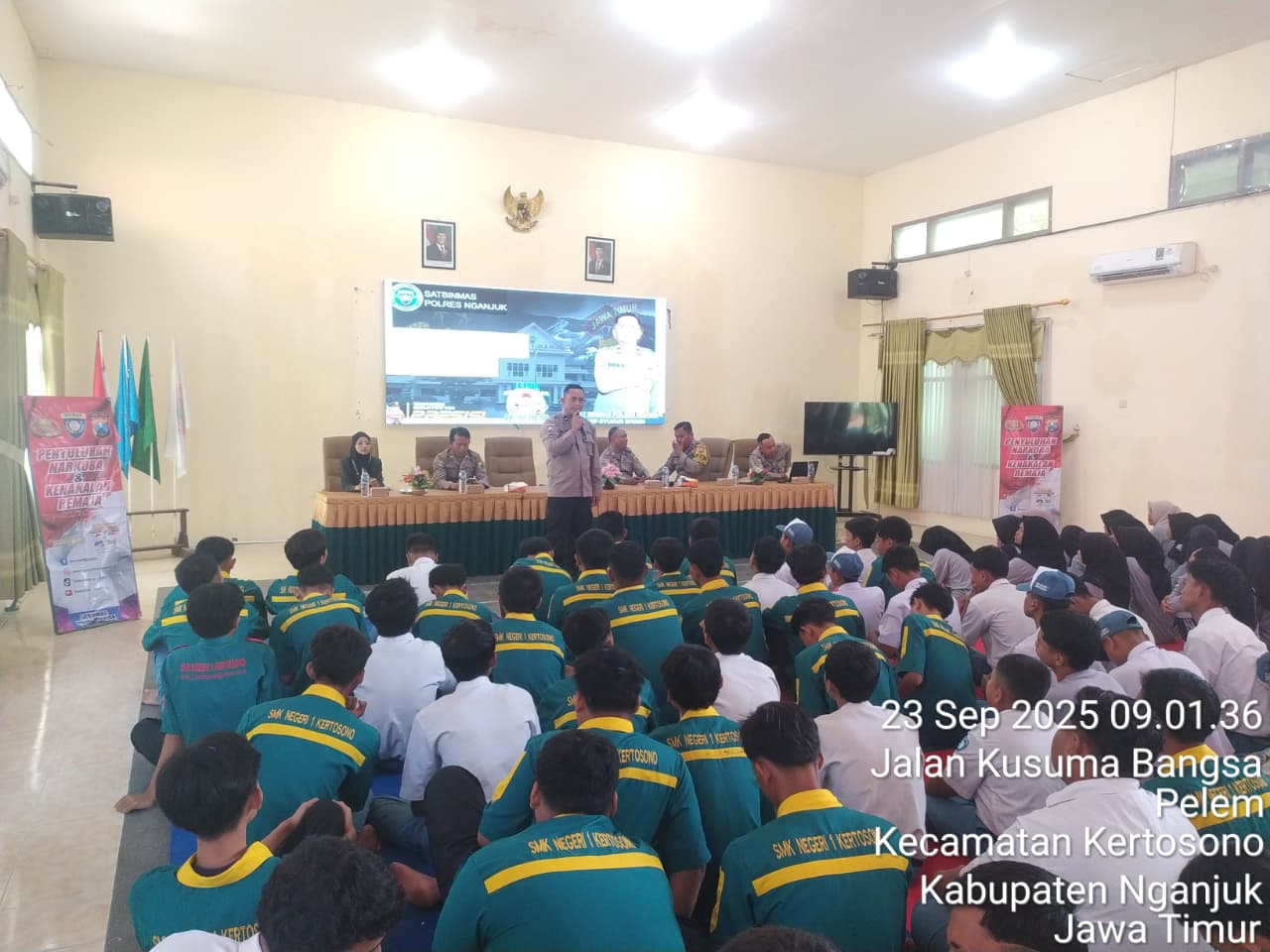 Satbinmas Polres Nganjuk sosialisasi bahaya Narkoba di SMKN 1 Kertosono