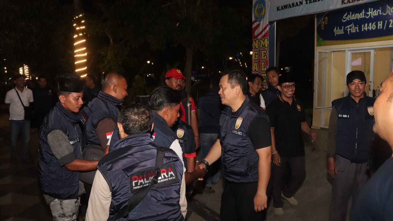 Kapolres Nganjuk AKBP Henri Noveri Santoso ngopi santai bersama Palmera