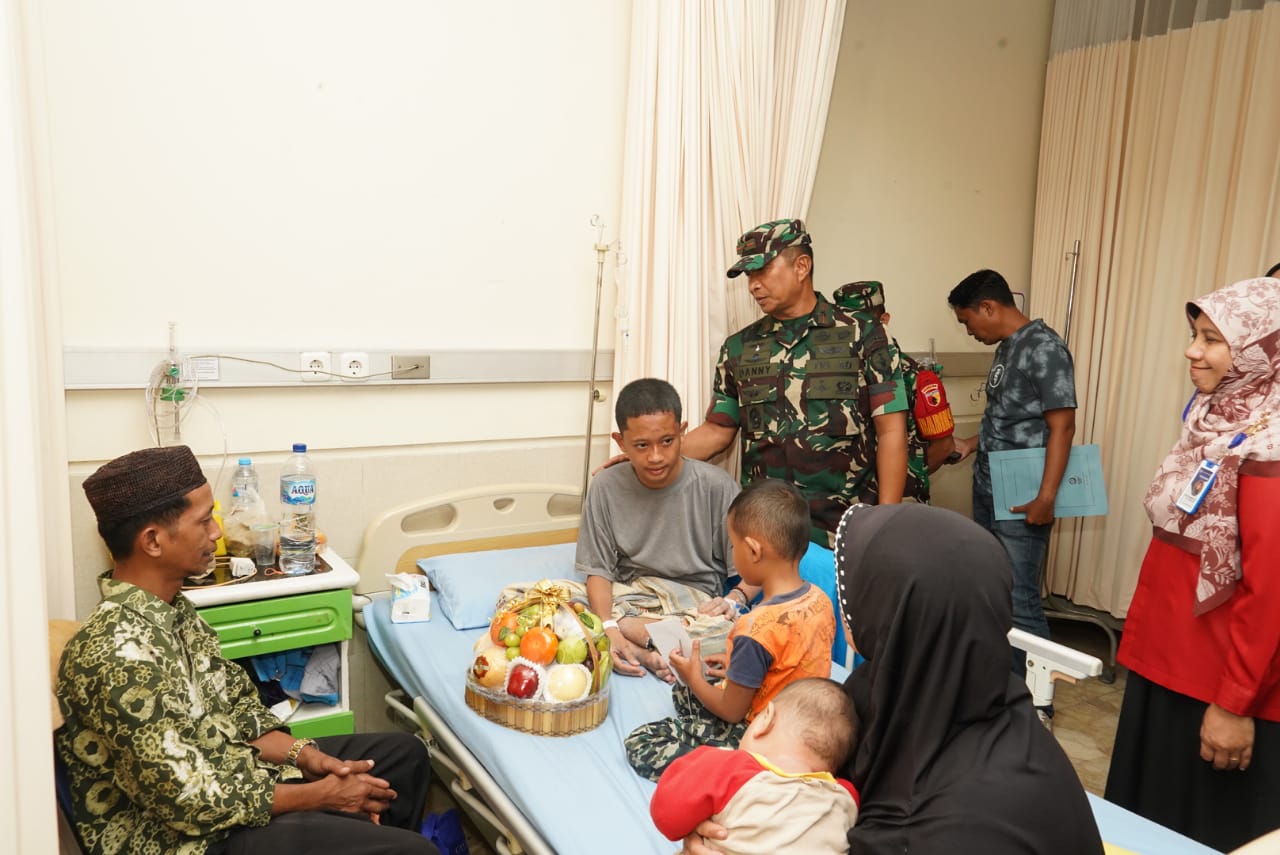 Danrem 084/BJ Brigjen TNI Danny Alkadrie kunjungi korban di Ponpes Al-Ghozini Sidoarjo
