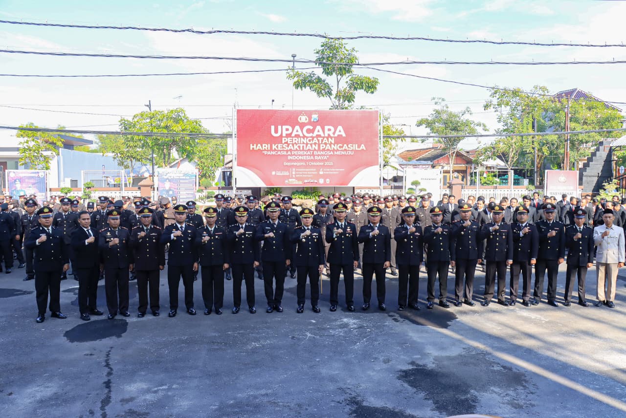 Polres Bojonegoro saat upacara bendera peringati Hari Kesaktian Pancasila