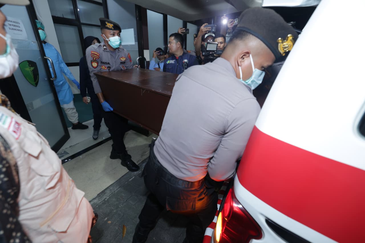 Polda Jatim serahkan 3 jenazah ke keluarga