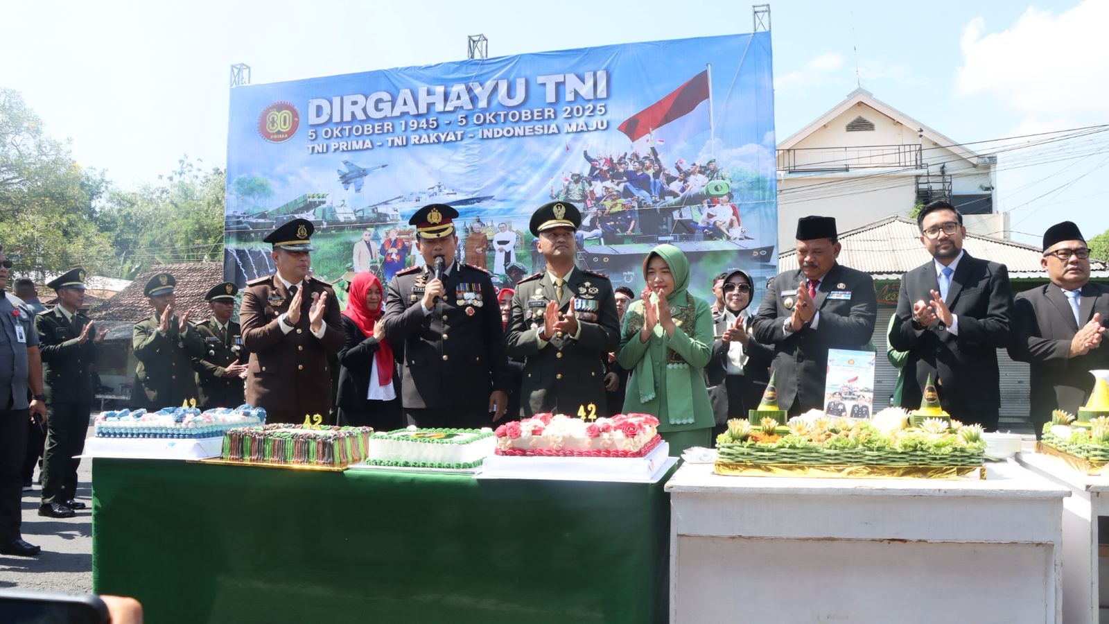 Kapolres Nganjuk AKBP Henri Noveri Santoso ikuti peringatan HUT TNI ke-80
