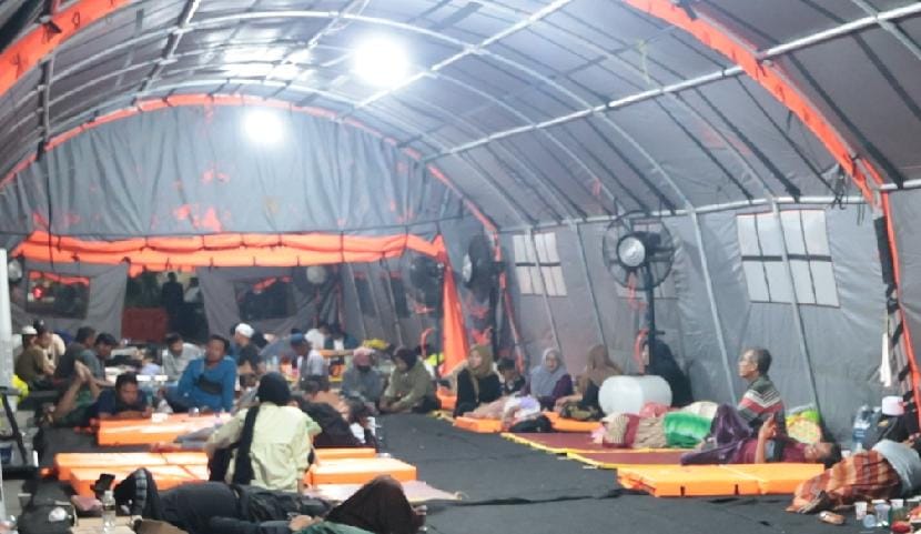 Posko crisis center di RS Bhayangkara Surabaya