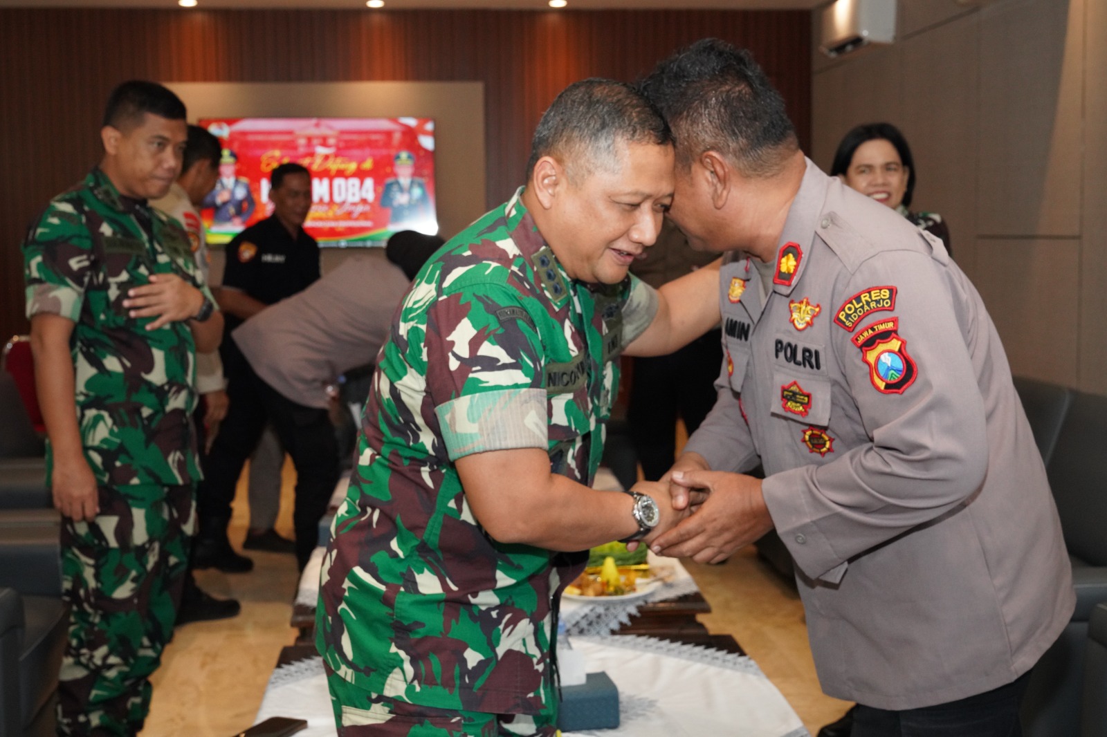 Kasrem 084/BJ Kolonel Inf Nico Reza H. Dipura terima kunjungan Kapolsek Waru di HUT TNI