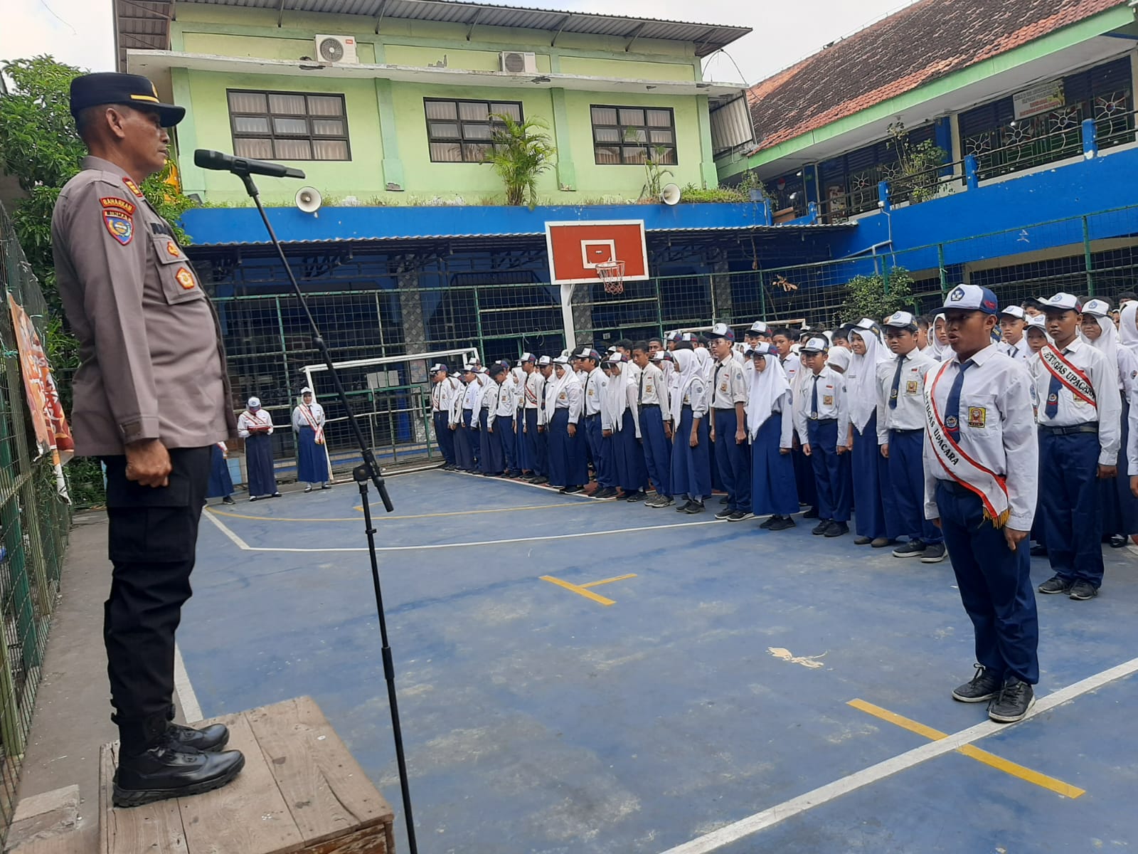 Kasatbinmas Polres Pelabuhan Tanjung Perak Surabaya beri arahan ke SMPN 7 Surabaya