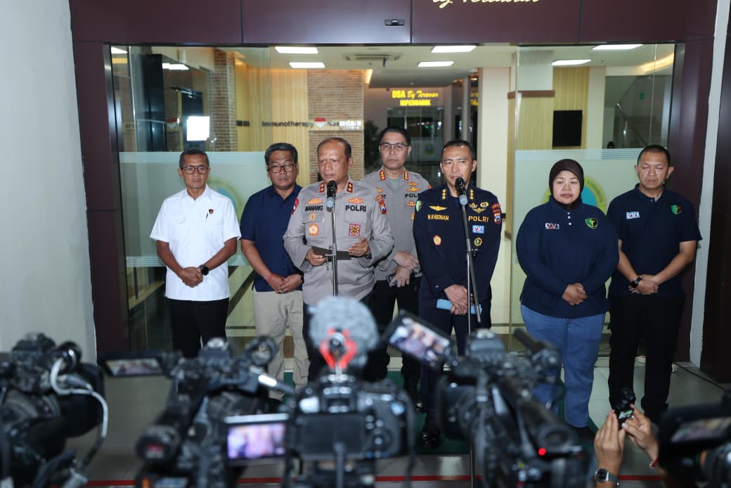 Kapolda Jatim Irjen Pol Drs. Nanang Avianto berikan keterangan kasus di Ponpes Al-Khoziny Sidoarjo
