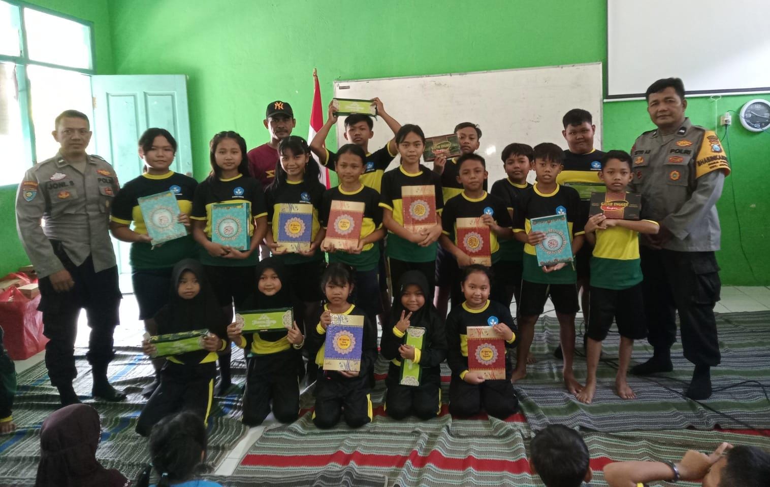 Bhabinkamtibmas edukasi pelajar SDN Perning