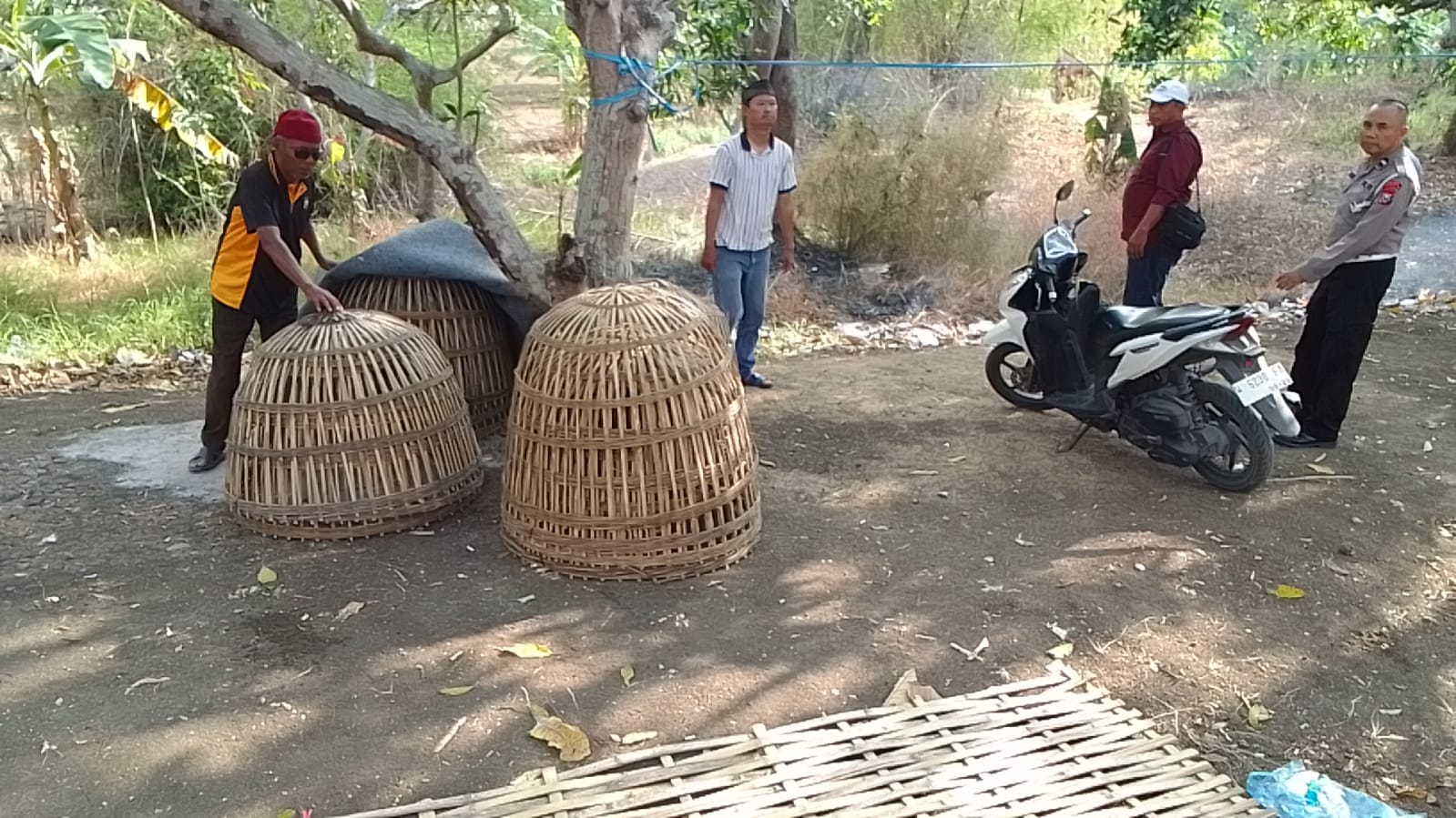 Polsek Menganti gerebek arena judi sabung ayam