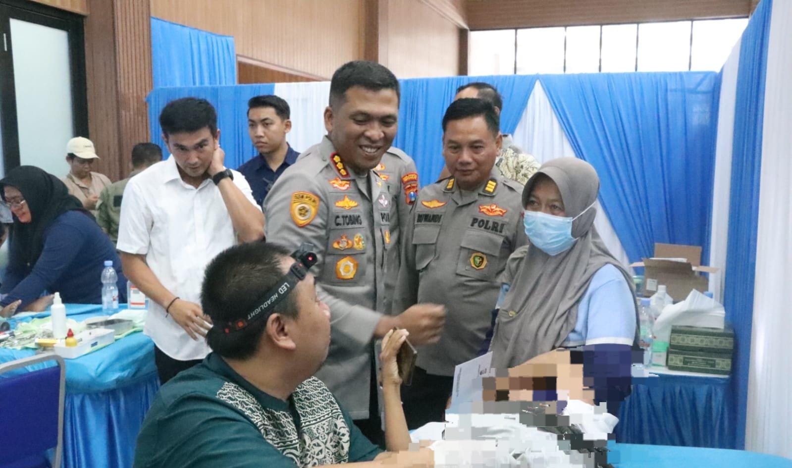 Kapolresta Sidoarjo Kombespol Christian Tobing saat gelar Khitan Massal Gratis