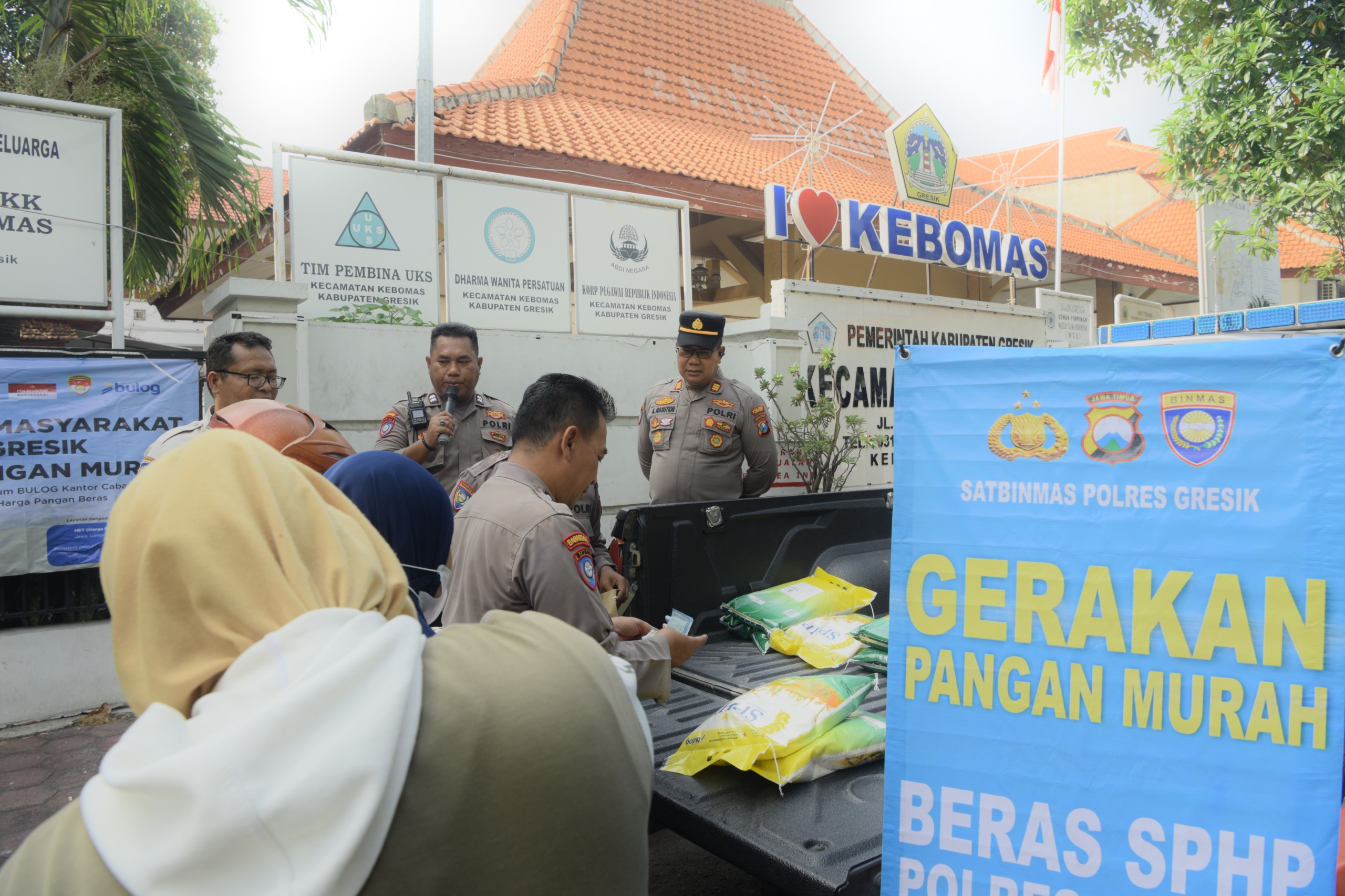 Satbinmas Polres Gresik gelar beras murah
