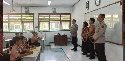 Satbinmas Polres Nganjuk gelar Cooling System di MAN 2 Nganjuk