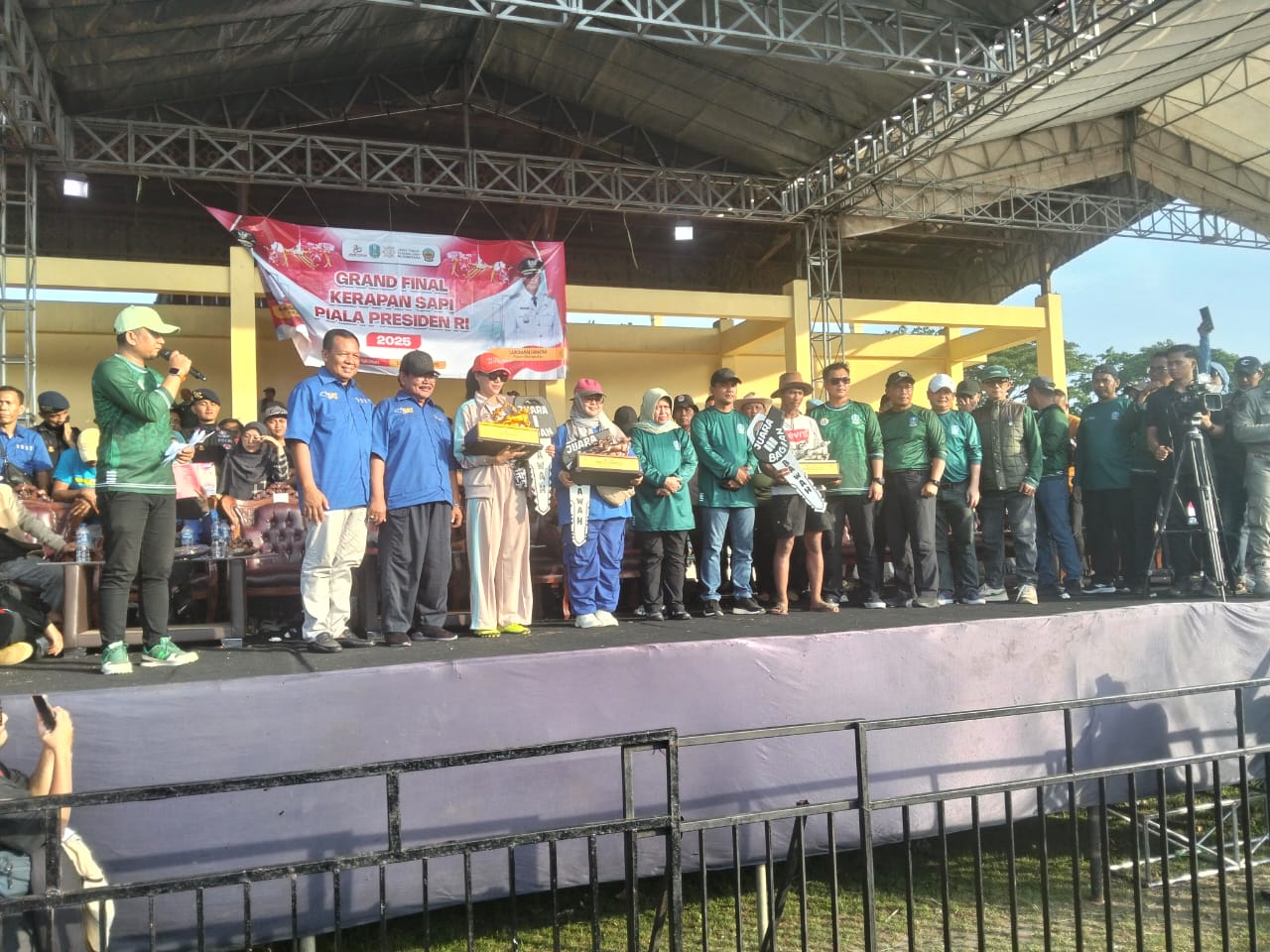 Kasrem 084/BJ Kolonel Inf Nico Reza H. Dipura hadiri Kejuaraan Kerapan Sapi Piala Presiden