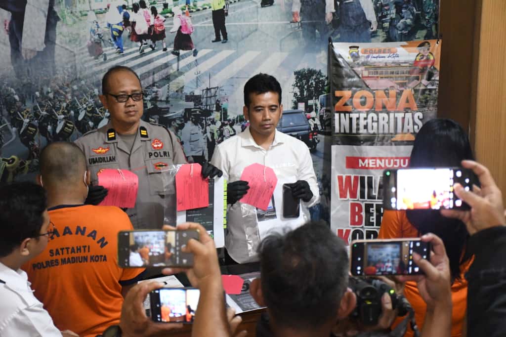 Polisi tangkap tersangka beserta barang buktinya