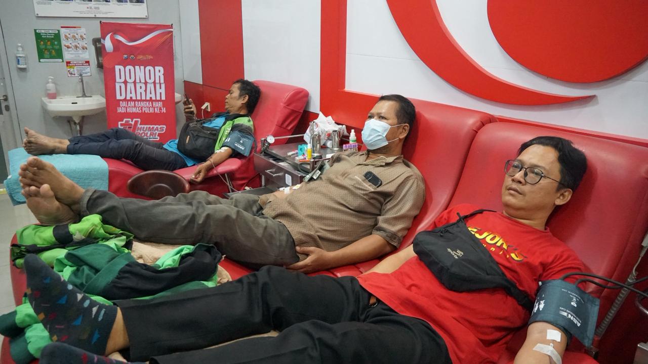 Polres Gresik gelar donor darah di HUT Humas Polri ke-74