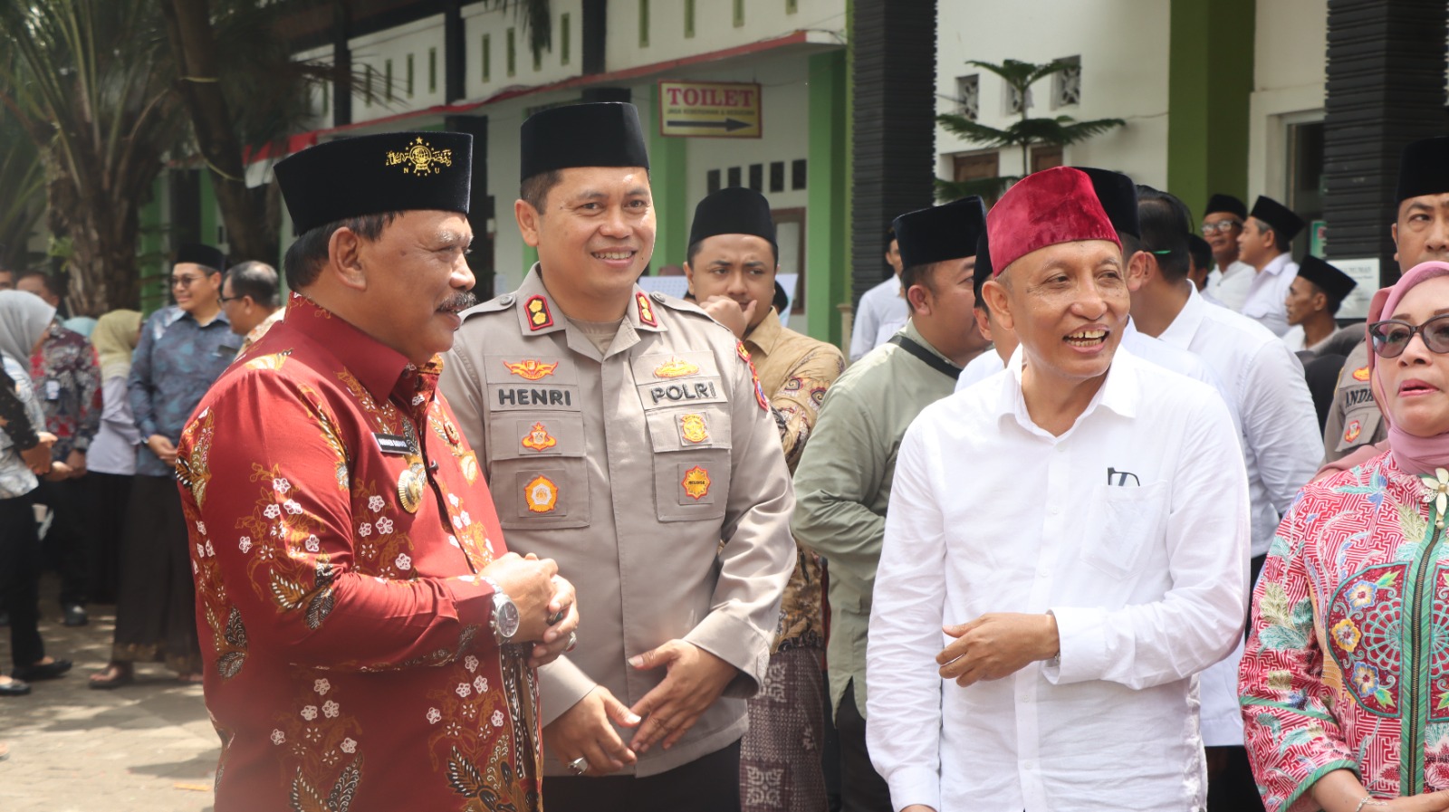 Kapolres Nganjuk AKBP Henri Noveri Santoso saat kawal peringatan Hari Santri Nasional