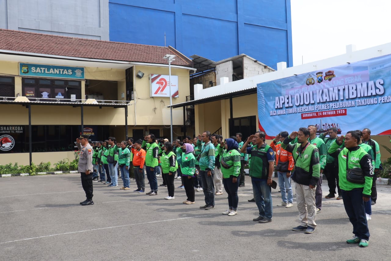 Polres Pelabuhan Tanjung Perak Surabaya dan Komunitas Ojol gelar Apel Kamtibmas