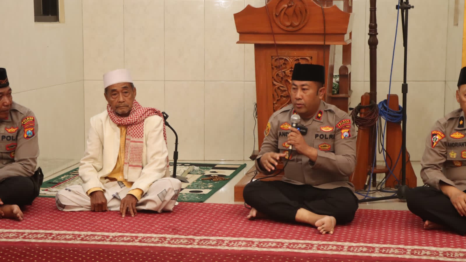 Wakapolres Nganjuk Kompol Andria Diana Putra saat Safari Subuh
